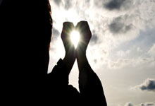 股票开户条件具备年龄:股票开户券商比较好-特朗普家族支持的加密货币上线！暴富捷径还是骗局？